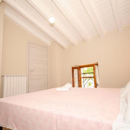Corte Vezzola Bilocale Emma Puegnago Buitenkant foto